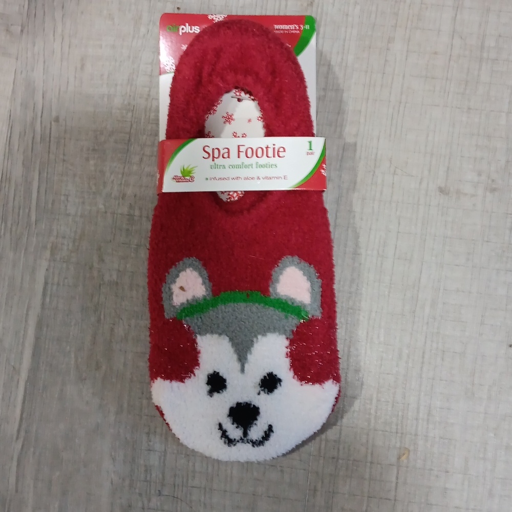 Cute women's spa socks, winter themed!